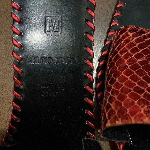 Bruno Magli Italian Made Luxury Red Metallic Slip On Heel 1.5’ Sandals Size 9 - Picture 9 of 14